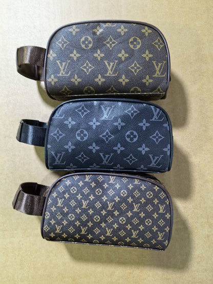 Pouch 
35 dhs🪙🌨️

Zain235
♥️♥️♥️