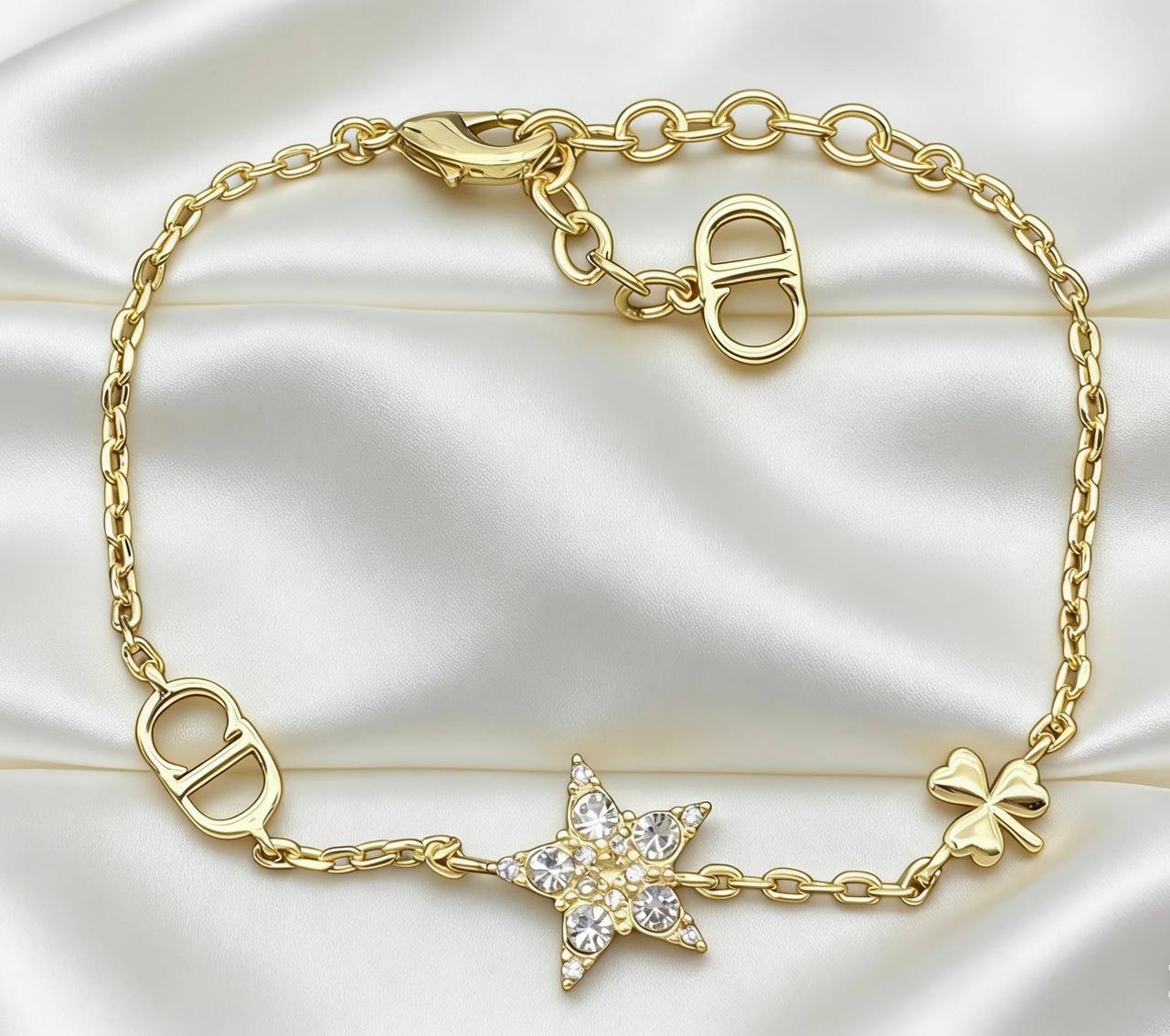 EACH BRACELET 
MASTER QUALITY💫✨
50 DHS🇦🇪
WITH BOX AND PAPER BAG 🎁🛍️

Zain89
♥️♥️♥️