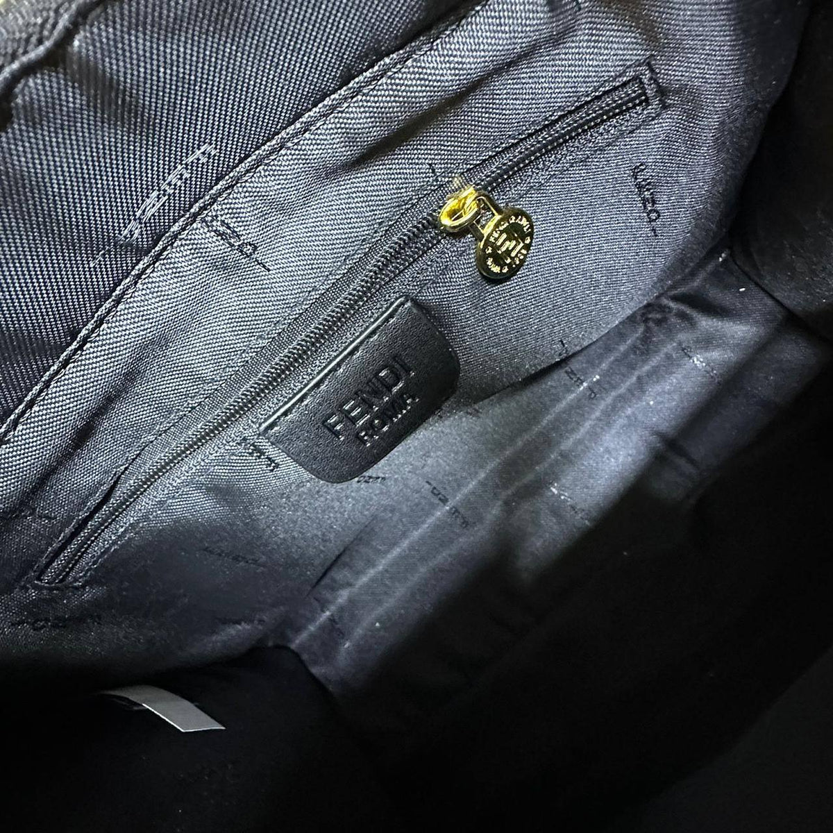 FENDI 
NEW CAME

 GOOD QUALITY
 WITH BOX 

100 dhs🇦🇪🇦🇪

Zain295
♥️♥️♥️