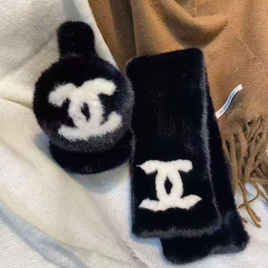 EARMUFF AND SHAWL
CHANEL
320 dhs🇦🇪🇦🇪

Zain328
♥️♥️♥️