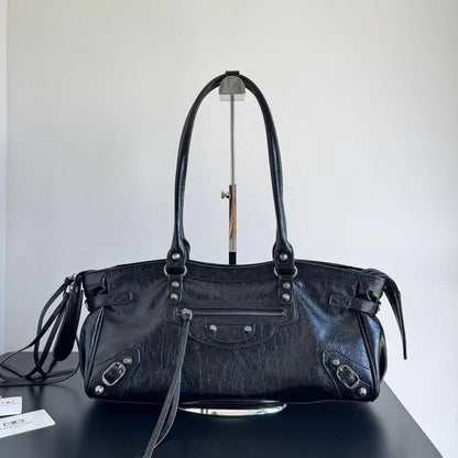 BALENCIAGA 
COPY ONE 
190 dhs🇦🇪🇦🇪

Zain295
♥️♥️♥️