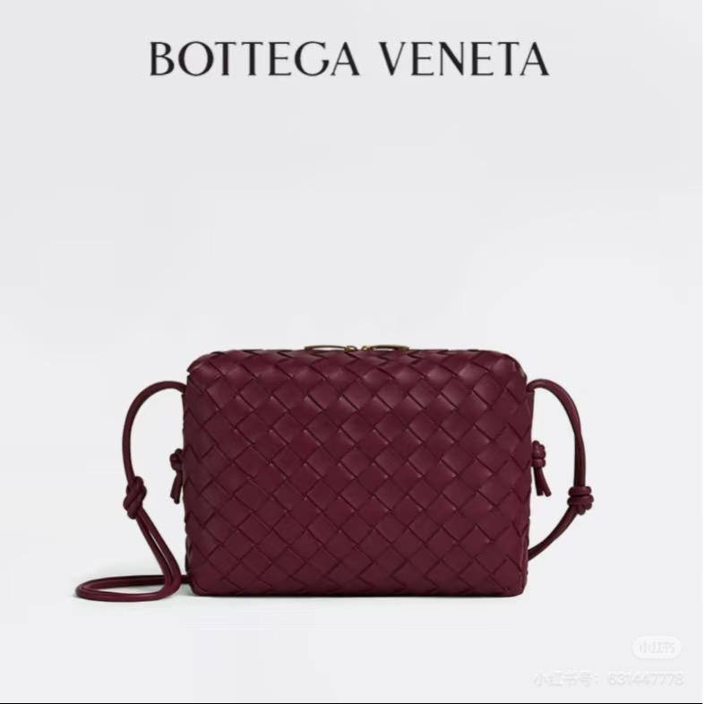 BOTTEGA   
GOOD QUALITY 
SIZE:20×10×17cm   
90 dhs🪙

withbox  
🎁🎁🎁

Zain04
♥️♥️♥️