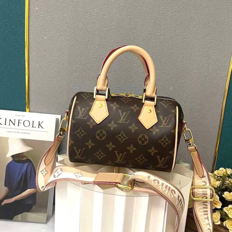 💼 LV Speedy Bag 💼 

With Box

20Cm
220 dhs🇦🇪🇦🇪🇦🇪

Zain131
♥️♥️♥️