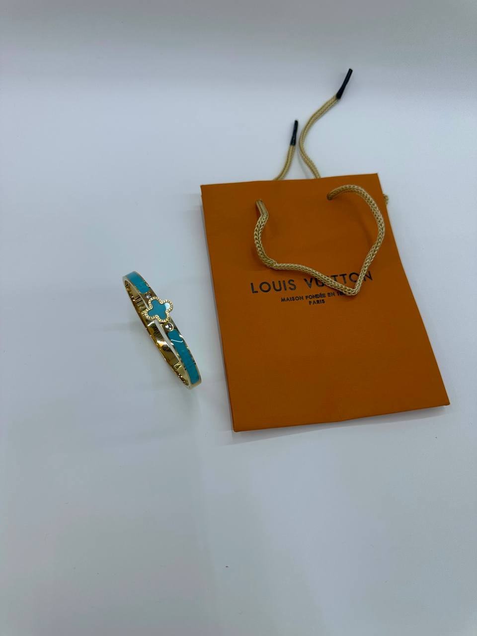 *Stainless steel 🦋*
Bangle 💯
Non tarnish 💯
With paper bag 🛍️
20 dhs🇦🇪🇦🇪

Zain216
♥️♥️♥️