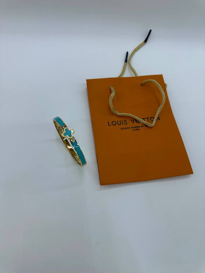 *Stainless steel 🦋*
Bangle 💯
Non tarnish 💯
With paper bag 🛍️
20 dhs🇦🇪🇦🇪

Zain216
♥️♥️♥️