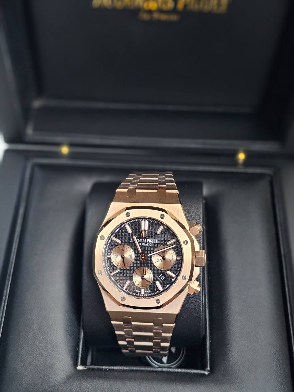 AUDEMARS PIGUET
ROYAL OAK CHRONOGRAPH
Swiss movement 🇨🇭
Water resistant 💧
Sapphire crystal 
Super Master quality 
With Original Box  📦
For Price 👇 WhatsApp✅
0568585901 
0507557372
0552275751 Owner Zain 👌

Zain281
♥️♥️♥️