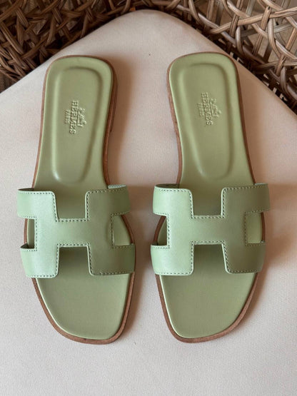 🩶✨  HERMES  ✨🩶
🤩 Available New Arrival 🤩
😍😍 Super Master Quality 😍😍
👠 Size: 36 to 41
💎 Premium Quality
450 dhs✅

Zain198
♥️♥️♥️