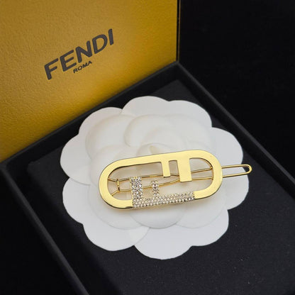 HAIR CLIP
MASTER✨
55 DHS✅
 WITH BOX AND PAPER BAG🎁🛍️

Zain89
♥️♥️♥️