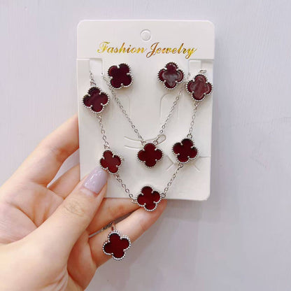 VCA SET ❤️‍🔥*
Necklace ✨
Earring 🍁
Bracelet 🦋
Ring free size 💍
Master quality 💯
With normal boxes 📦 
50 dhs❣️
With master box 🗃️ 
75 dhs❣️

Zain216
♥️♥️♥️