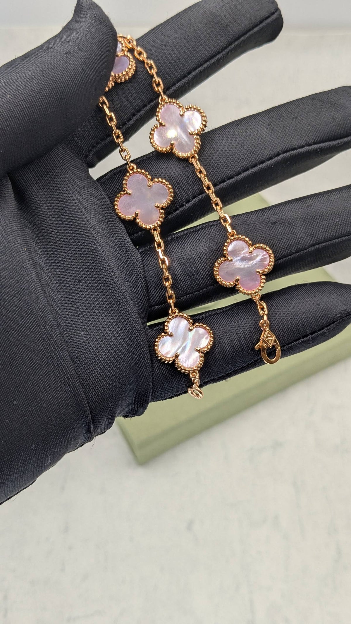 Van Cleef

Master Quality
Pink with Rosegold
Necklace, Earrings & Bracelet


280 dhs🇦🇪 with Normal Box 🎁
300 dhs🇦🇪 with Good Box 🎁345 dhs🇦🇪 with Master Box 🎁

Zain210
♥️♥️♥️
