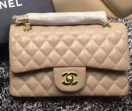 Chanel
110 dhs✅
 size 25cm👈

Zain161
♥️♥️♥️