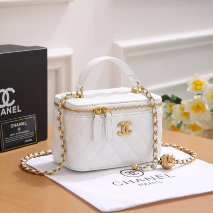 CHANEL 

NEW CAME 

GOOD QUALITY 
WITH BOX  

115 dhs🇦🇪🇦🇪

Zain39
♥️♥️♥️