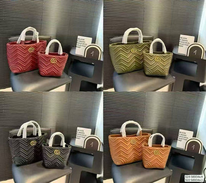 Gucci

small19cm  
with box   
🎁🎁🎁

big28cm
no box
115 dhs🪙🌨️

Zain04
♥️♥️♥️