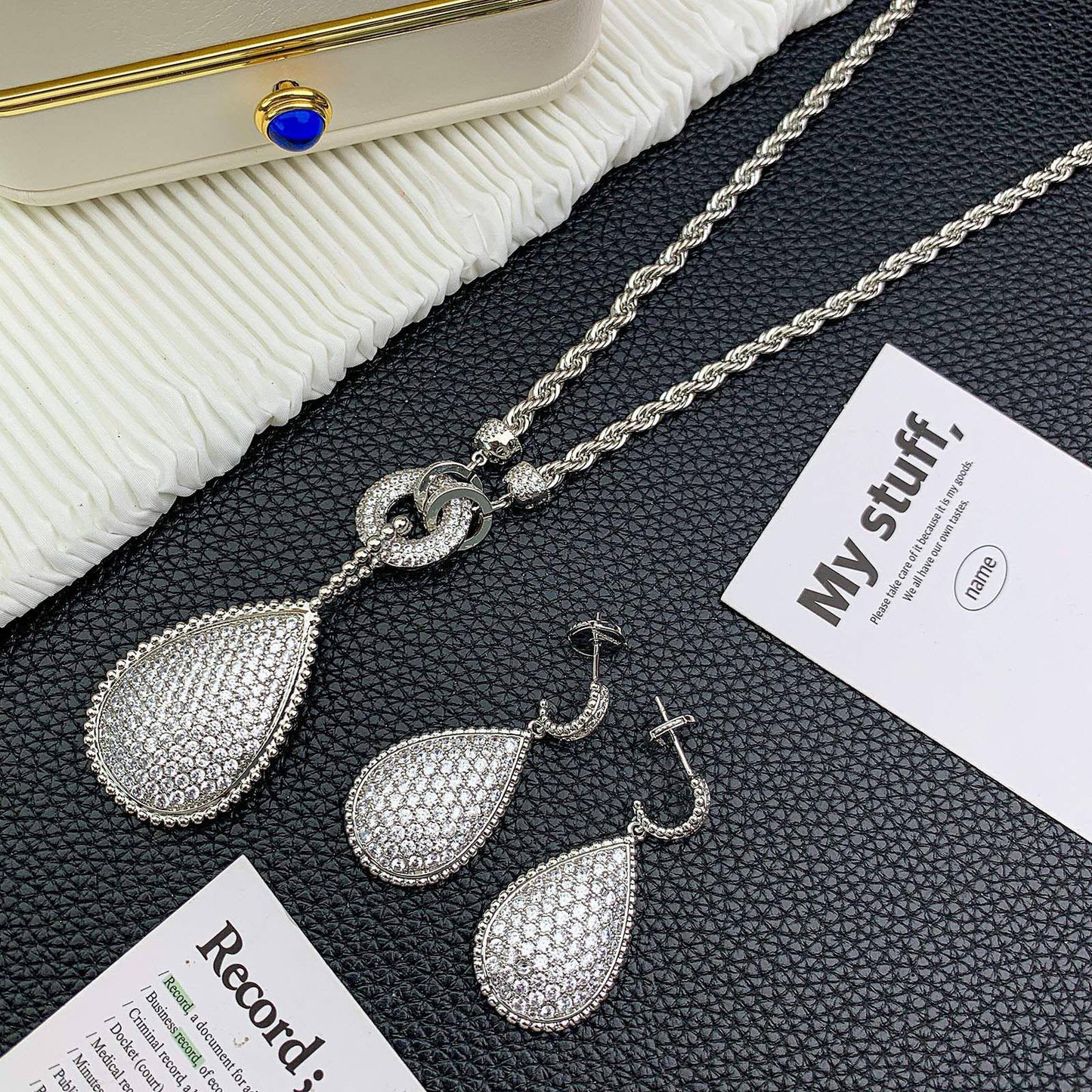 230 dhs❣️ SET
BOUCHRON💫✨
NECKLACE
EARRING
WITH BOX AND PAPER BAG🛍️🎁

Zain89
♥️♥️♥️