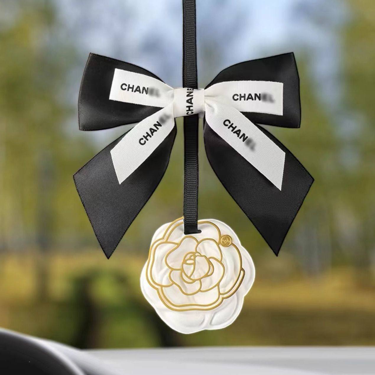 New arrival 
Chanel / Mercedes Benz car accessory with fragrance spray stone 
40 dhs✅

Zain243
♥️♥️♥️