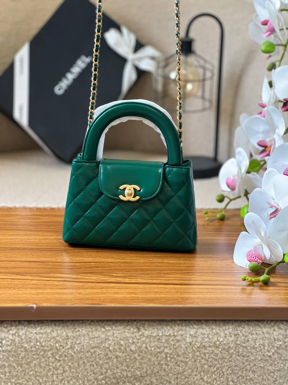 *CHANEL*
*19cm*
*Available Now*
For Price 👇 WTSP Text Zain 0568585901

Zain257
♥️♥️♥️