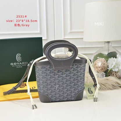 Goyard

 with box 
🎁🎁🎁

size:23×8×18.5 
120 dhs💓

Zain114
♥️♥️♥️