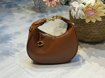 COACH 
20cm

95 dhs🪙

with box
🎁🎁🎁

Zain44
Zain254
♥️♥️♥️