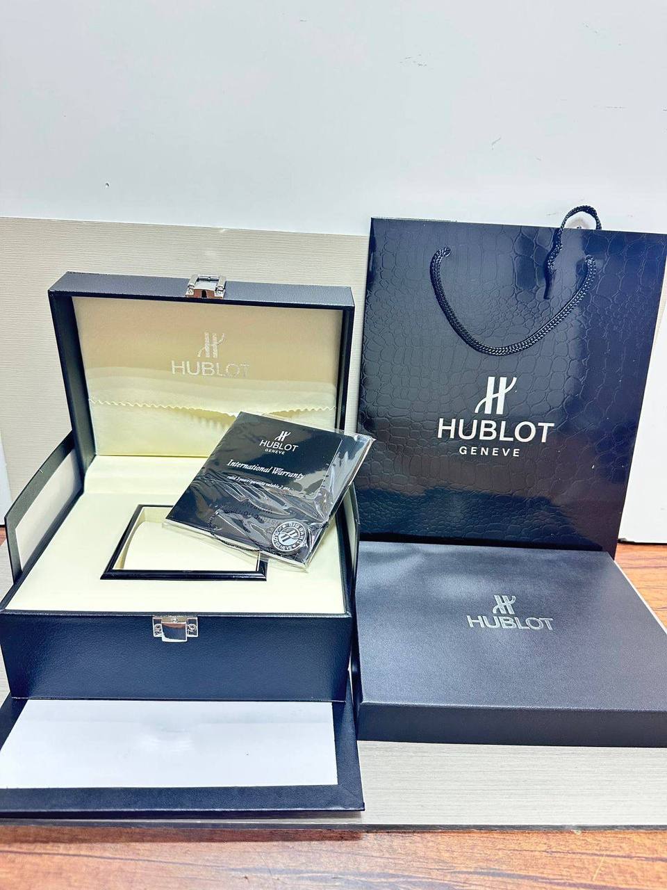 Master Watches Boxes
50 dhs🌺
with Card & paper bag

Zain85
♥️♥️♥️