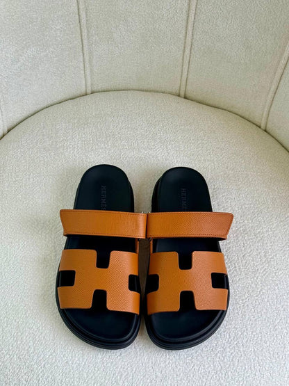 Hermes
Super *AAA* *+* Quality 💯 
With original packing🎁🎁
SIZE:36and42
Available now
450 dhs💓

Zain309
♥️♥️♥️