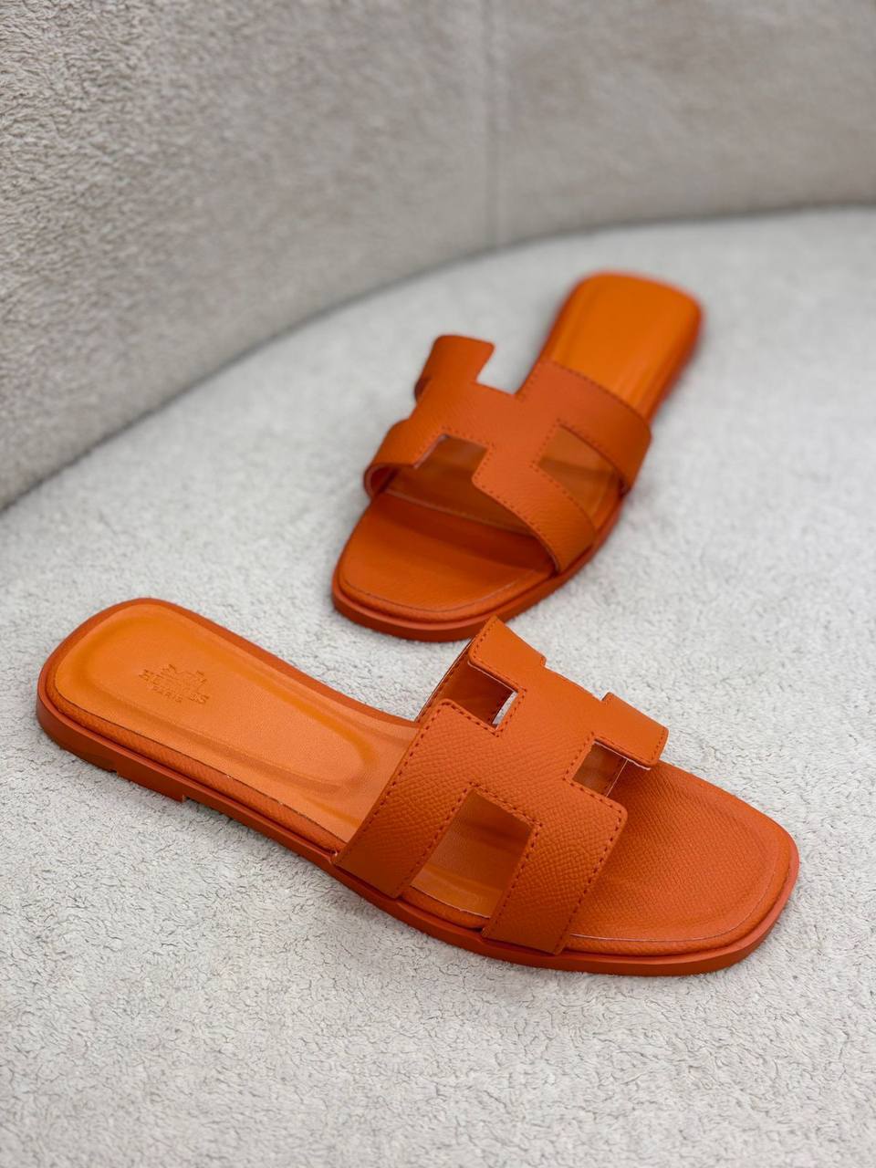 Hermes  
100 dhs💛
Size 36-42

Zain55
♥️♥️♥️