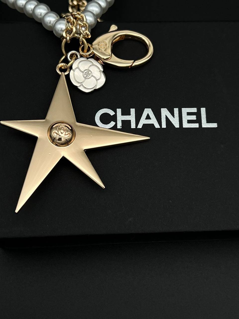 *Key Chain ❤️‍🔥*
Master quality 💯
With normal boxes 🗃️ 
50 dhs💓
With master box 📦 
60 dhs💓

Zain216
♥️♥️♥️
