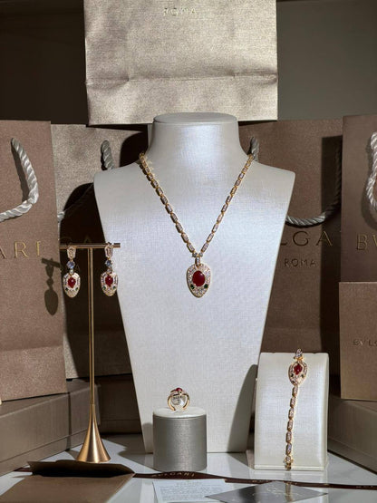 BVlGARI
New Collection 😍
Quality: Super Master 
Non -Tarnish color
For Price 👇 WTSP Text Zain 0568585901

Zain268
♥️♥️♥️