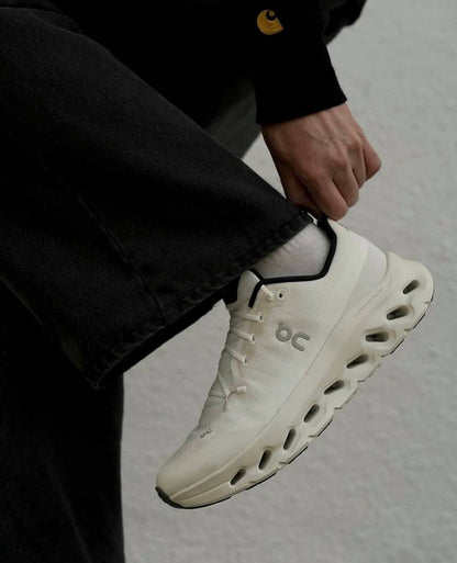 On Cloudtilt “pearl / lce” and “lvory/Almond” , 36 to 45 , 
220 dhs🪙🌨️

Zain196
♥️♥️♥️