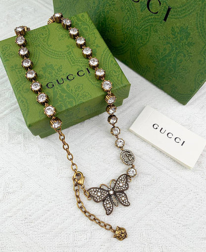 GUCCI SET❤️‍🔥*
Necklace 🦋
Earring🍁
Bracelet ⭐️
Master quality 💯
With normal boxes 📦 
210 dhs✅

With master box 🗃️ 
240 dhs✅

Zain216
♥️♥️♥️