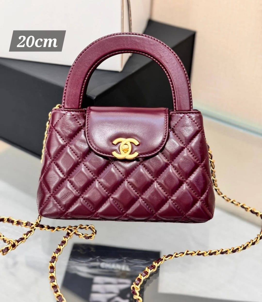 Chanel
with box
🎁🎁🎁

95 dhs❣️

Zain46
♥️♥️♥️