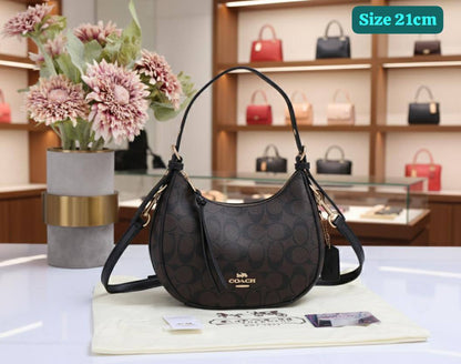Coach
Good quality 

with box 
🎁🎁🎁

95 dhs✅

Zain186
♥️♥️♥️