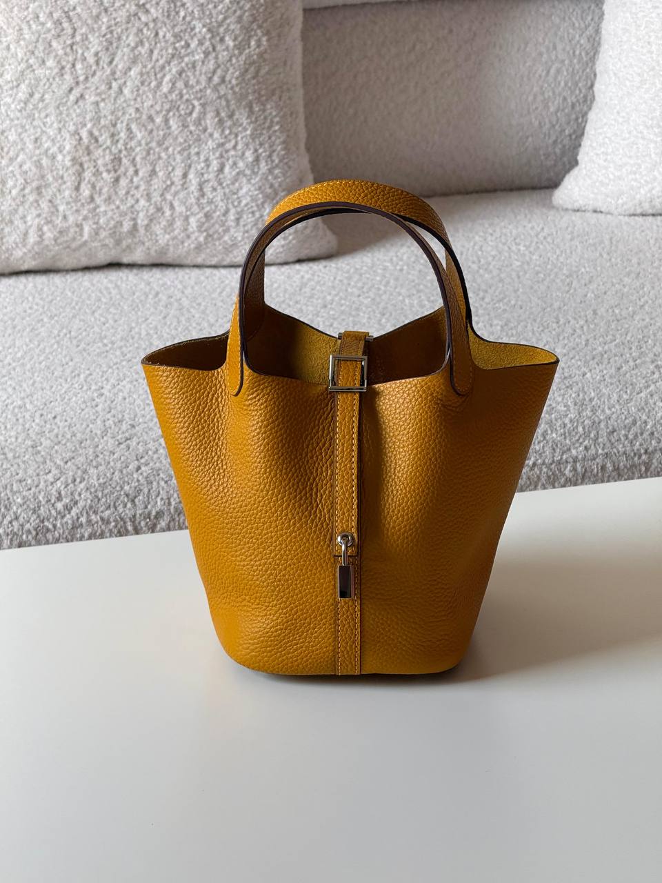 Hermes picotin 18cm💕master quality😍


with box❤️
🎁🎁🎁

320 dhs🪙🌨️

Zain52
♥️♥️♥️