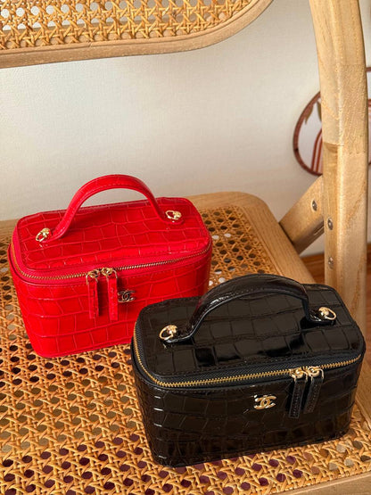 New Collection✨✨✨
CHANEL
16cm
340 dhs🇦🇪🇦🇪
*MASTER QUALITY*
With box🎁

Zain167
♥️♥️♥️