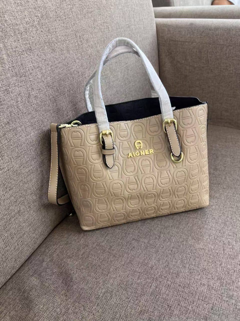 Bags
Update Stock
90 dhs✅
high quality 
With box
🎁🎁🎁

Zain26
♥️♥️♥️