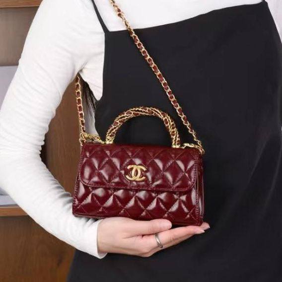 CHANEL 

NEW CAME GOOD QUALITY 
WITH BOX 
🎁🎁🎁

90 dhs❣️

Zain39
♥️♥️♥️