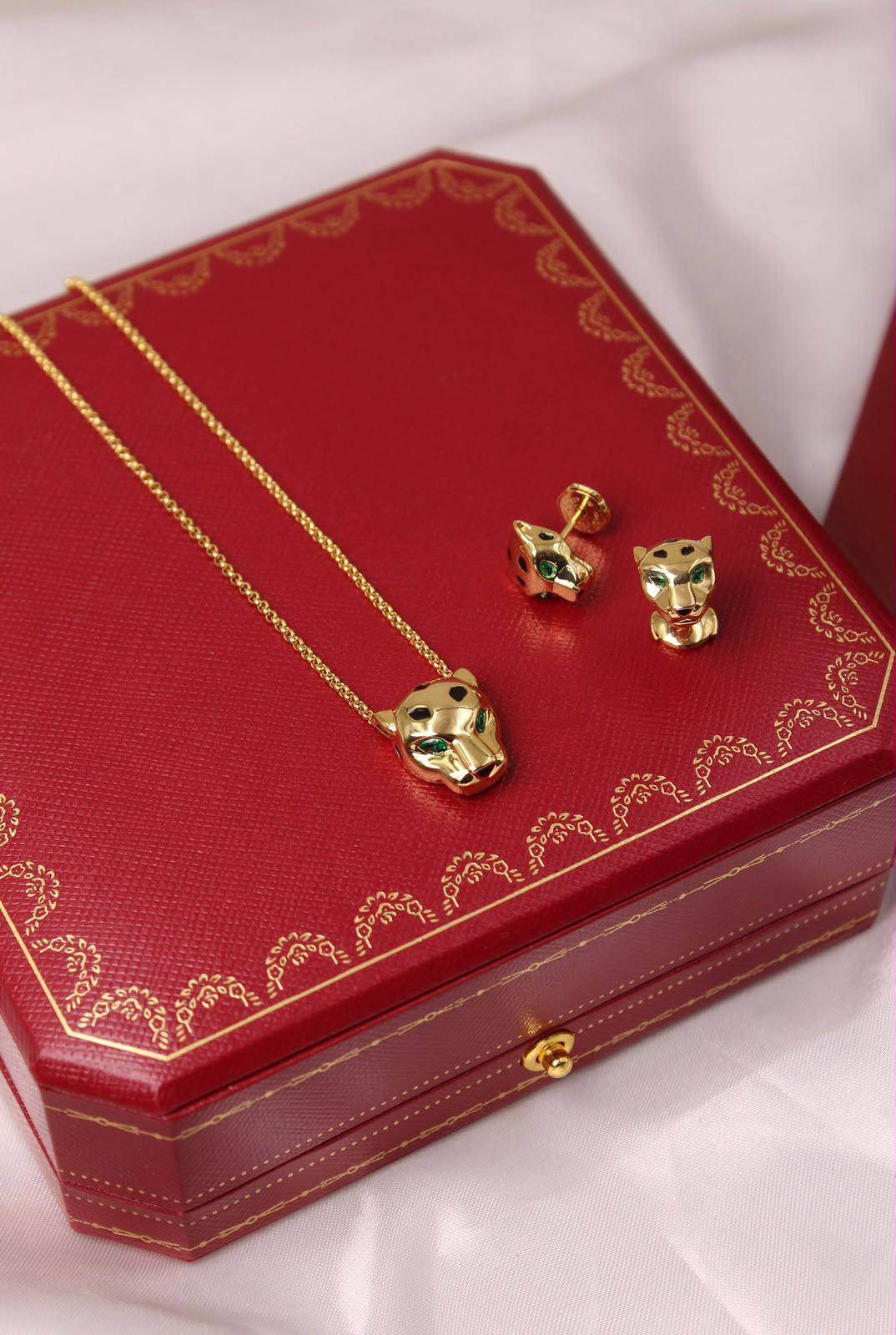 Cartier

PANTHERE DE CARTIER 

PENDANT & EARiNGS

Super Master Quality
  200 dhs🇦🇪🇦🇪 with NormalBox
225 dhs🇦🇪🇦🇪. with OrignalBox


Zain209
♥️♥️♥️