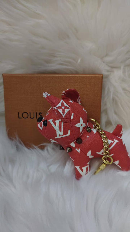LV key holders & bags charm accessories
All sizes price 
55 dhs✅

Zain88
♥️♥️♥️