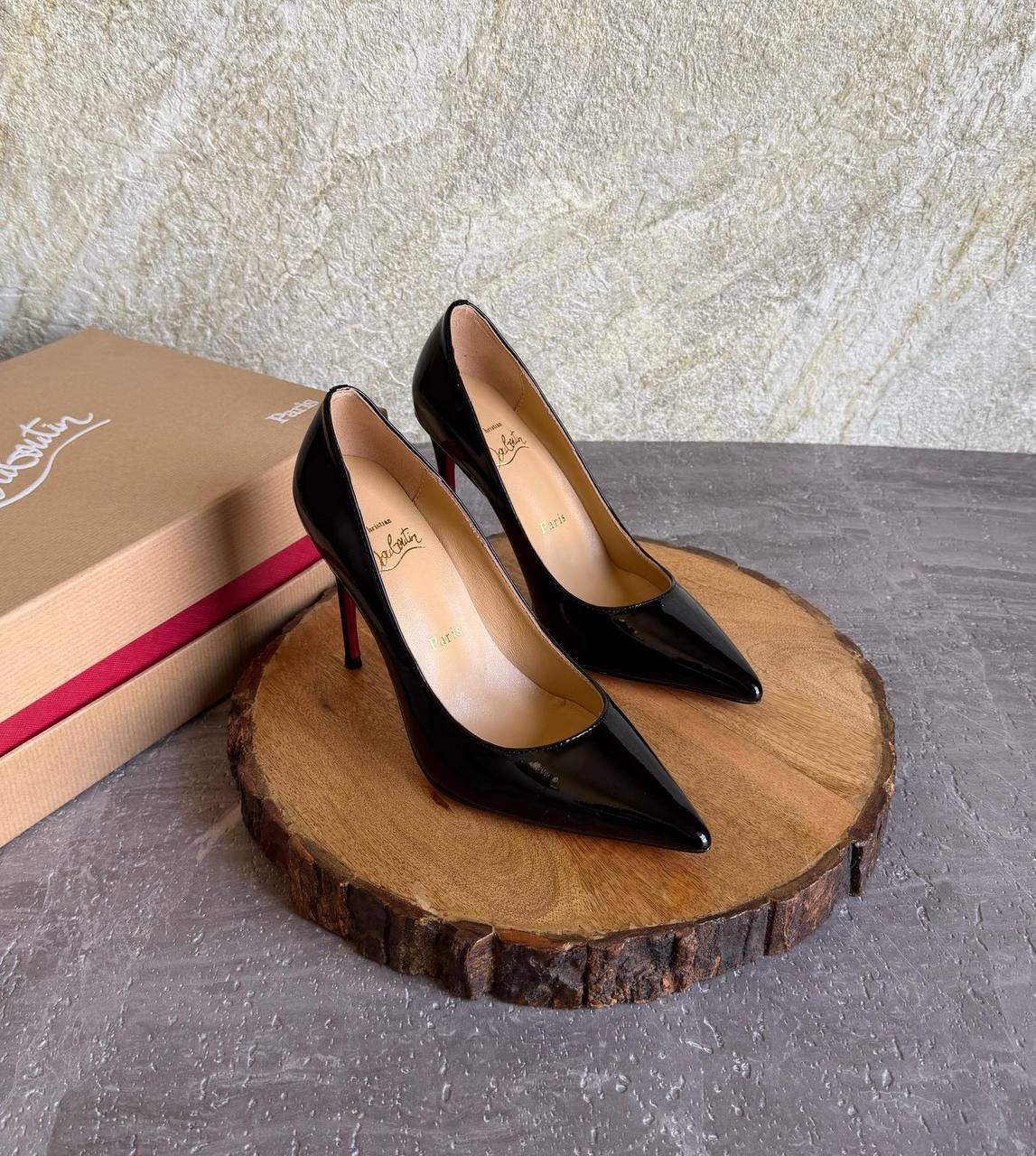 LOUBOUTIN 💎
SuperMaster Quality 💯
490 dhs✅
Size: 36 -41💥

Zain171
♥️♥️♥️