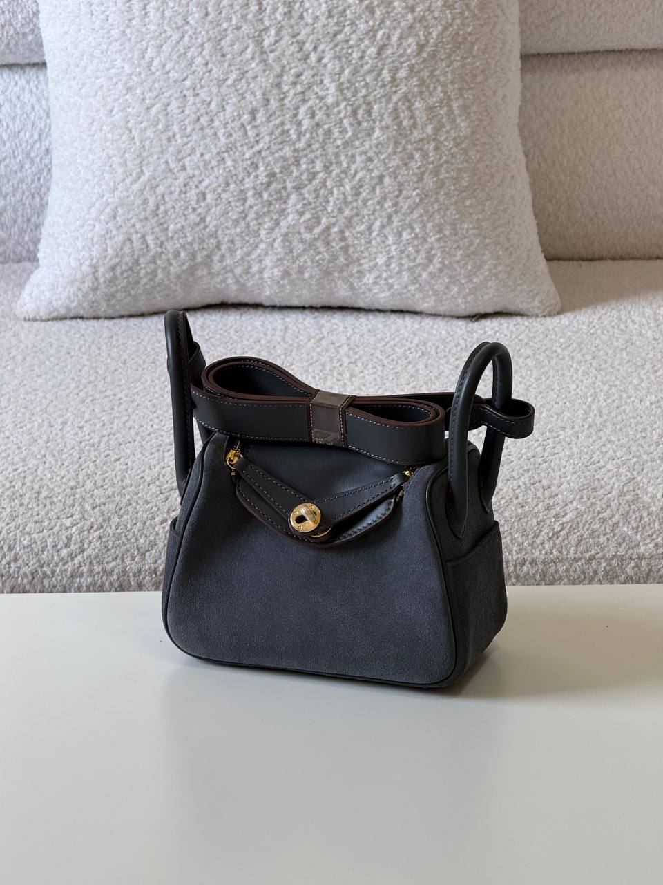 Hermes Lindy velvet 18cm💕master quality😍

with box❤️
🎁🎁🎁

550 dhs🪙🖤🇦🇪

Zain52
♥️♥️♥️