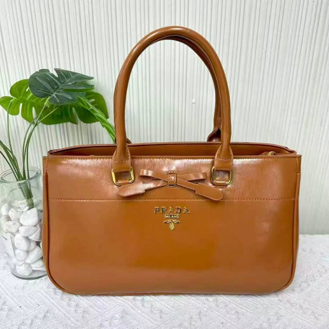 New prada 
80 dhs🇦🇪🇦🇪

Zain232
♥️♥️♥️