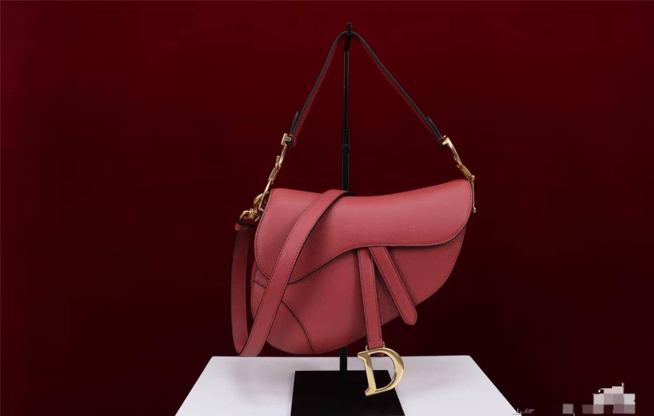 Dior
100 dhs✅
small size:19*5.5*15.5
Wear leather shoulder straps

110 dhs✅
Big size:25*6.5*19
Knitted shoulder straps
with box
Good quality, all hardware is thickened

Zain07
♥️♥️♥️