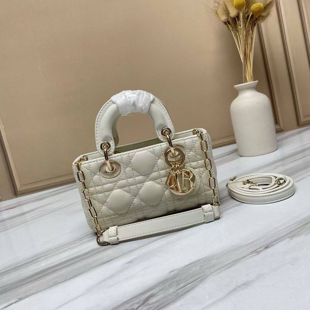 Dior
master💓
270 dhs✅

Zain153
♥️♥️♥️