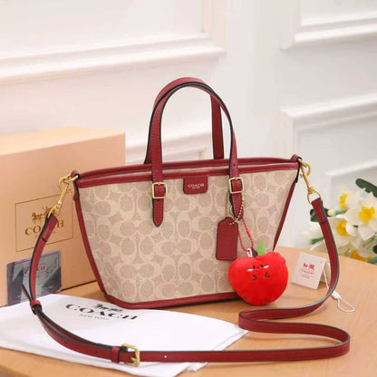 Coach  
90 dhs💓
SIZE: 21*12*16 CM👌👌

Zain74
♥️♥️♥️