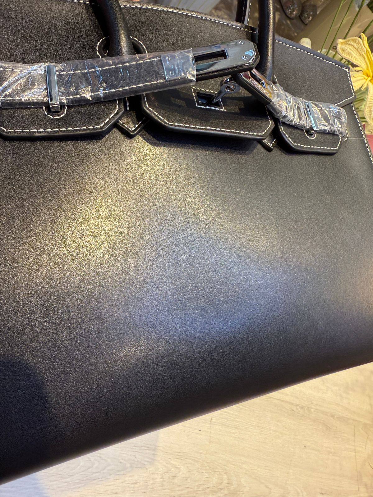 HERMES 
New material 
30cm
115 dhs🪙🌨️

Zain44
♥️♥️♥️