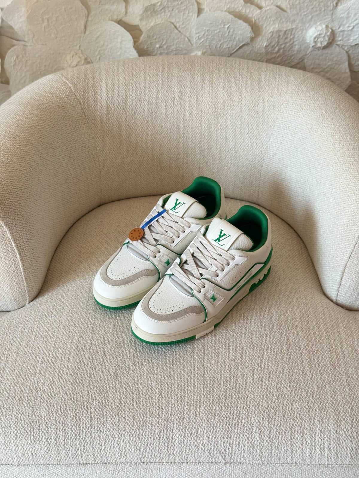 LV

AAA quality

size: 40 to 46

560 dhs🇦🇪🇦🇪

Zain185
♥️♥️♥️