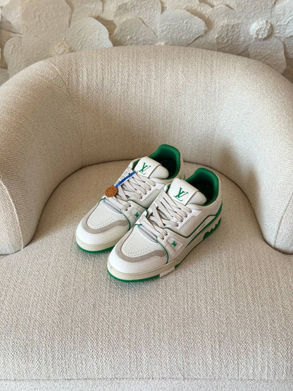LV

AAA quality

size: 40 to 46

560 dhs🇦🇪🇦🇪

Zain185
♥️♥️♥️