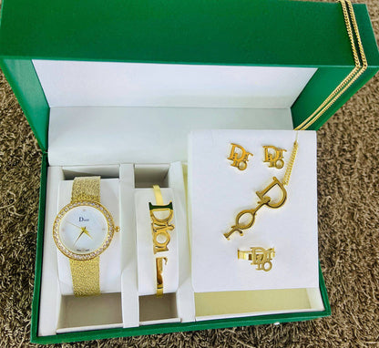 Watches boxes
Chanel
Dior
Gucci
LV

With box 
90 dhs🇦🇪🇦🇪

Zain45 
♥️♥️♥️