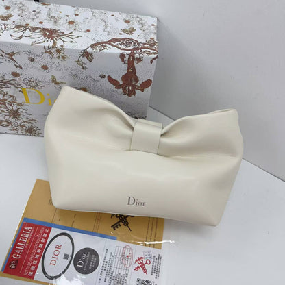 Dior
90 dhs🇦🇪🇦🇪
with box

Zain265
♥️♥️♥️