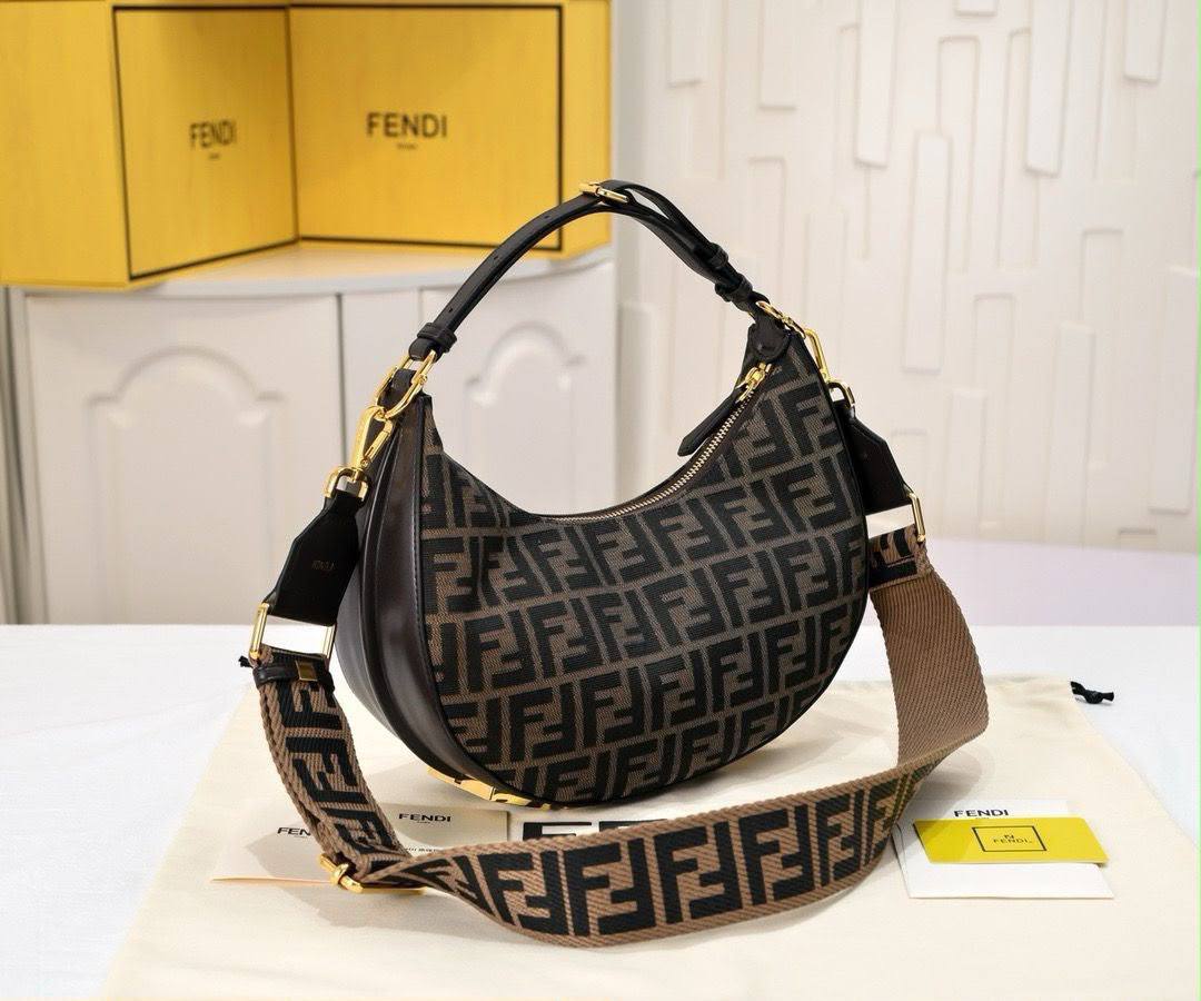 Fendi

For Price 👇 WhatsApp✅
0568585901 
0507557372
0552275751 Owner Zain 👌

Zain192
♥️♥️♥️