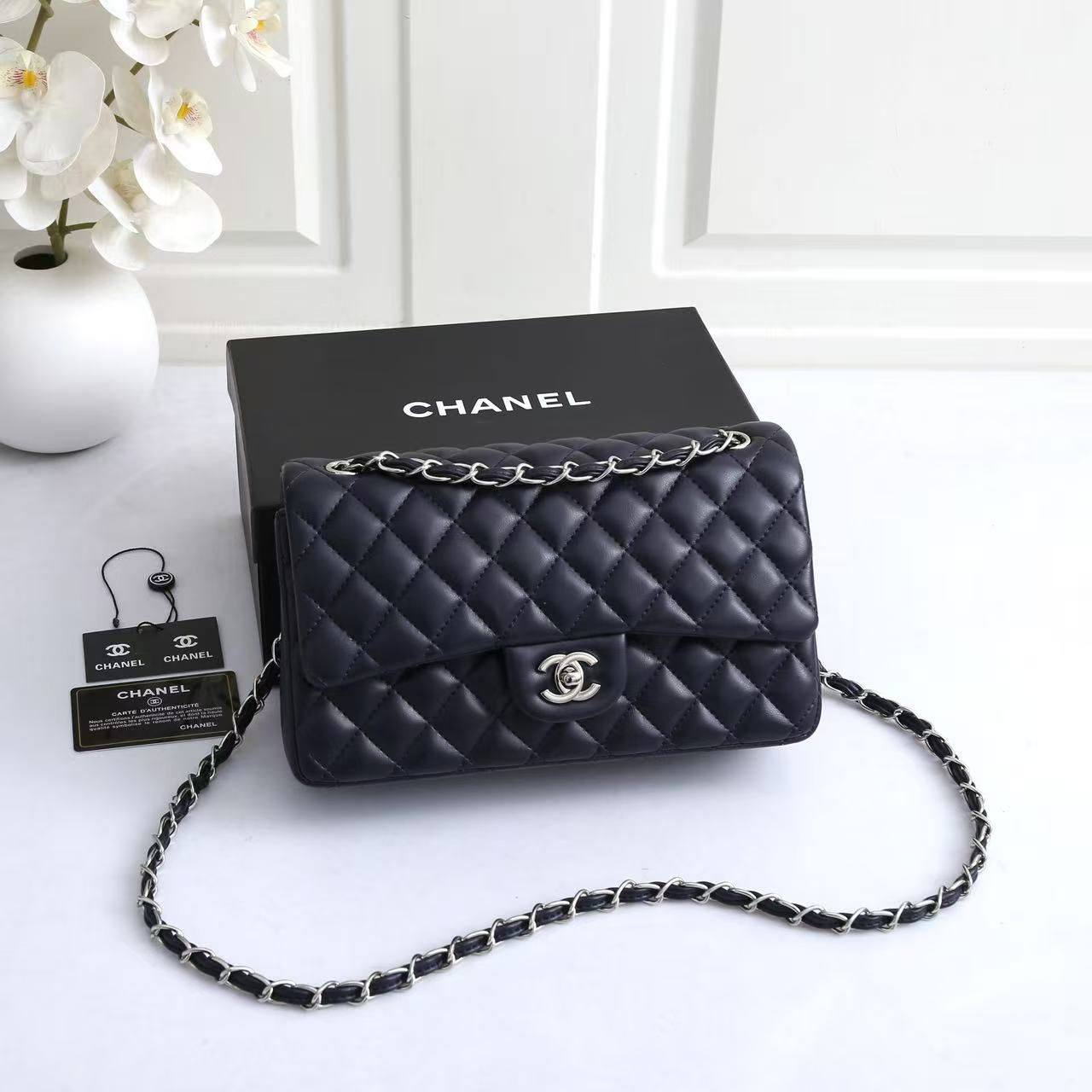 Chanel

with box
🎁🎁🎁

110 dhs✅
good quality

Zain143
♥️♥️♥️